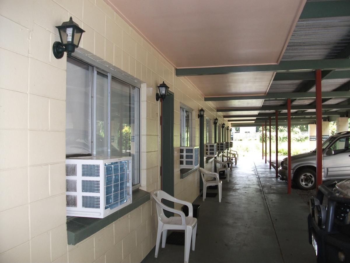 Beerwah Glasshouse Motel Exterior foto