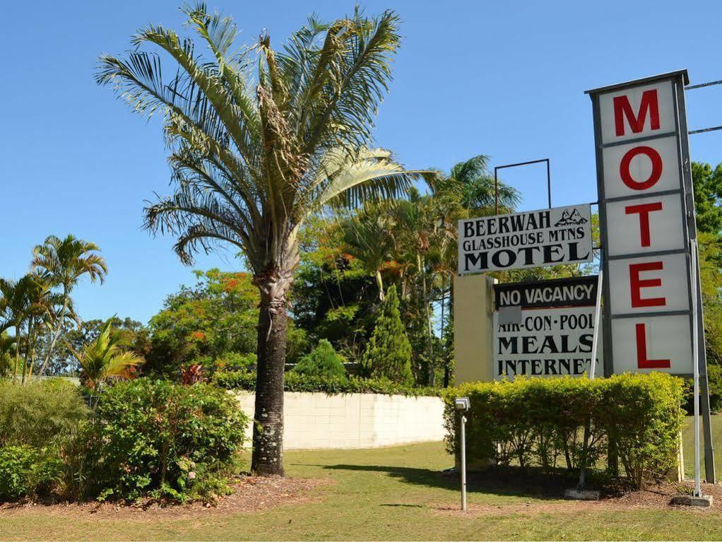 Beerwah Glasshouse Motel Exterior foto