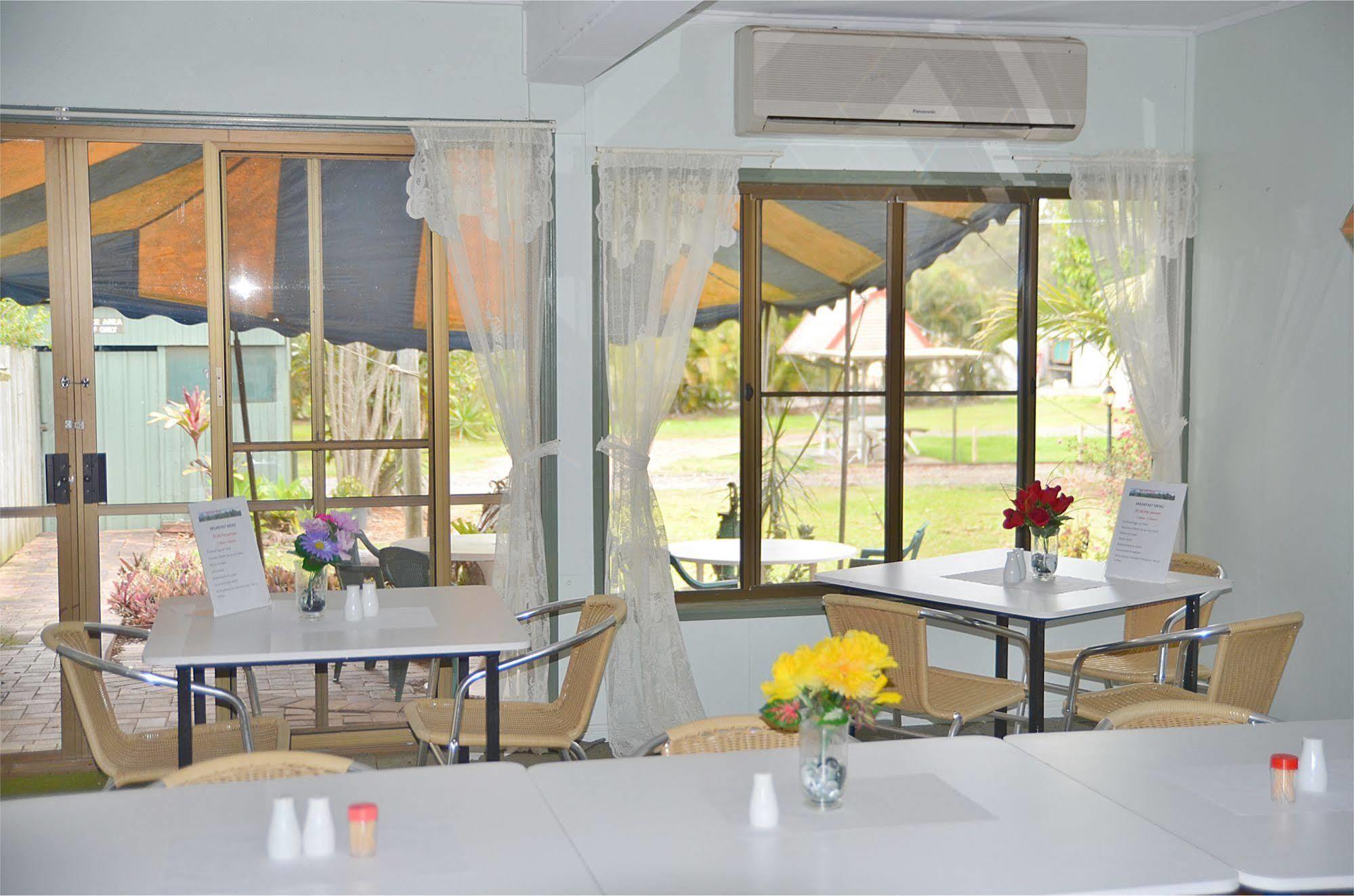 Beerwah Glasshouse Motel Exterior foto
