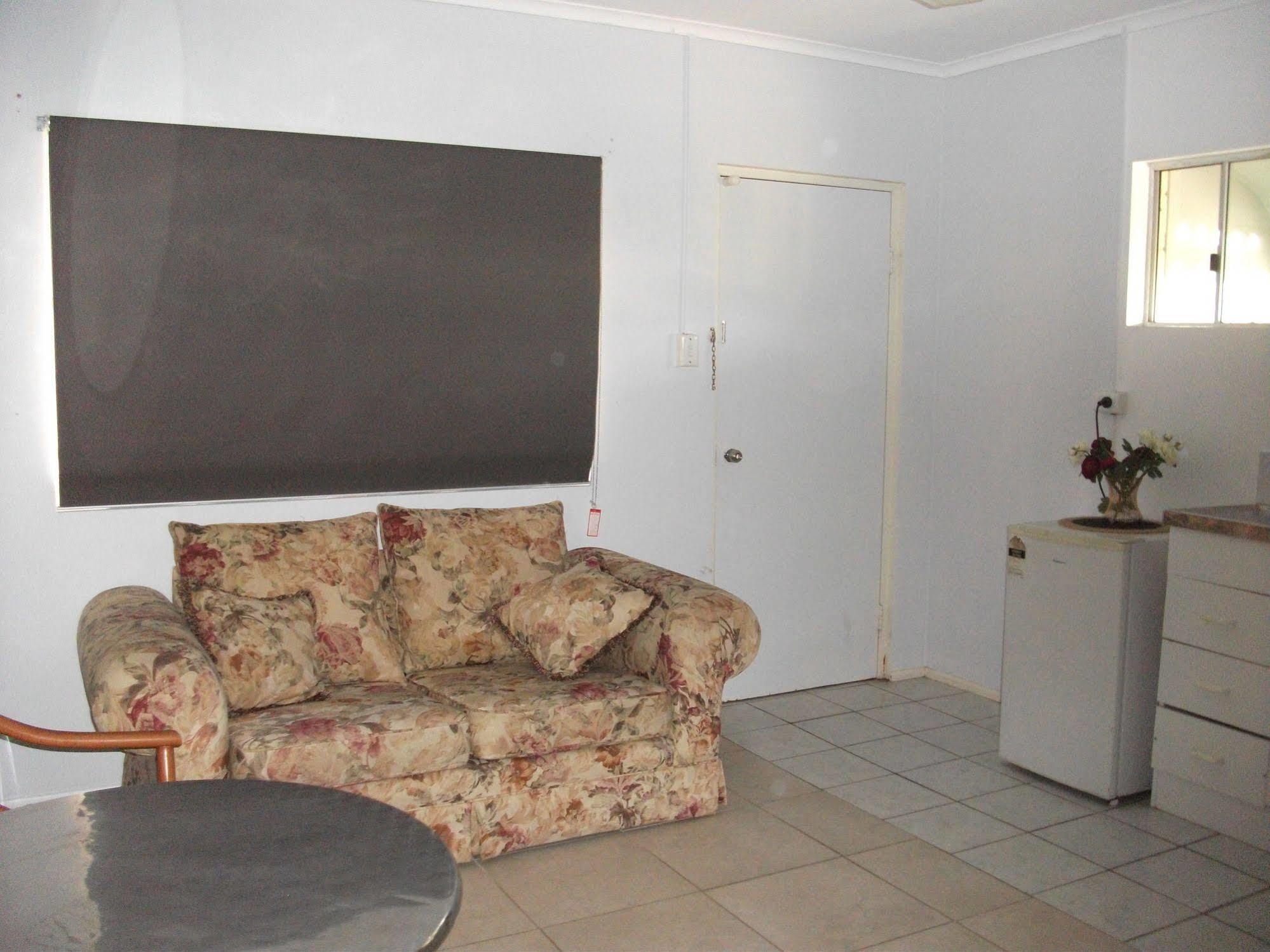Beerwah Glasshouse Motel Exterior foto