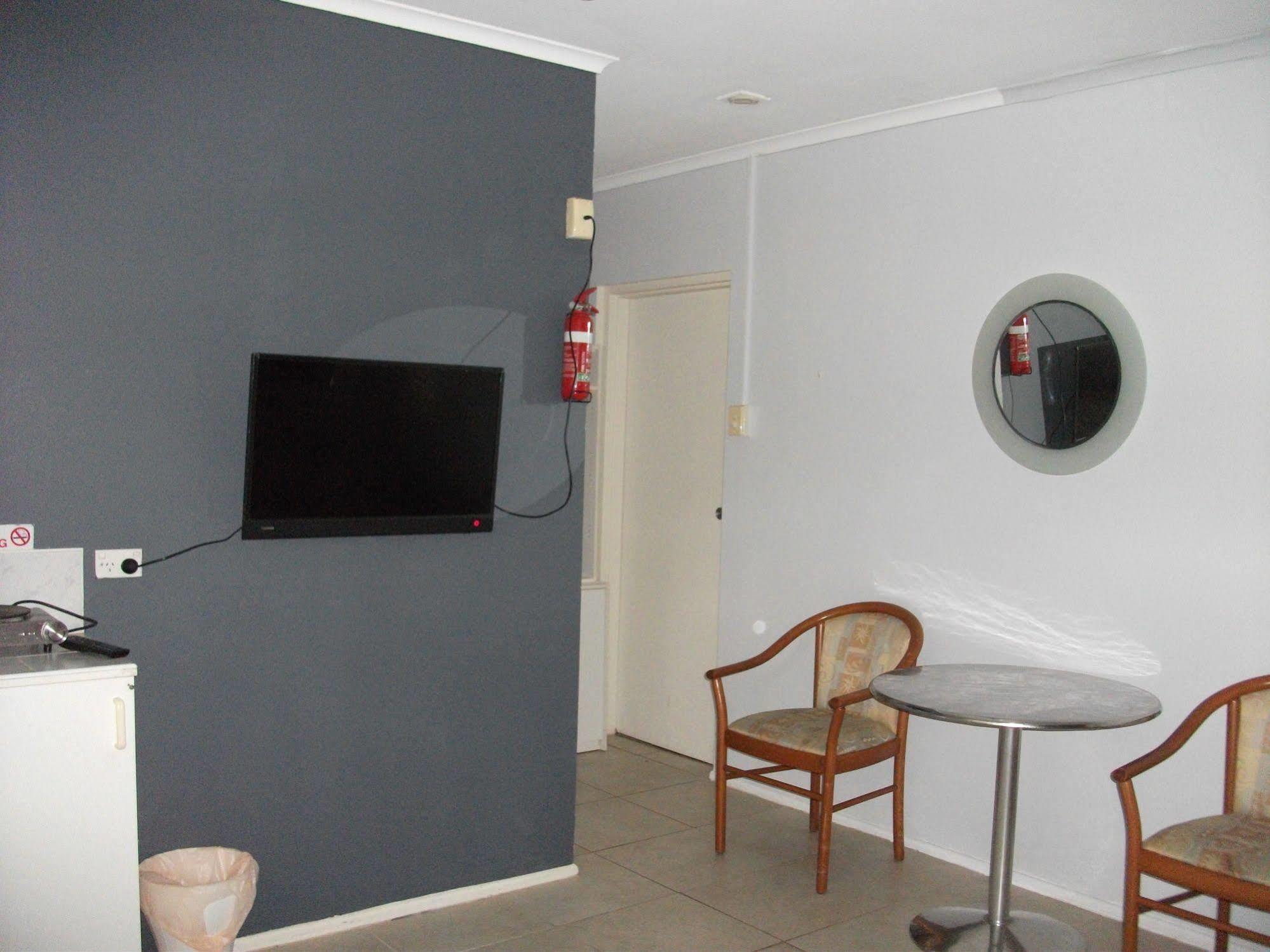 Beerwah Glasshouse Motel Exterior foto