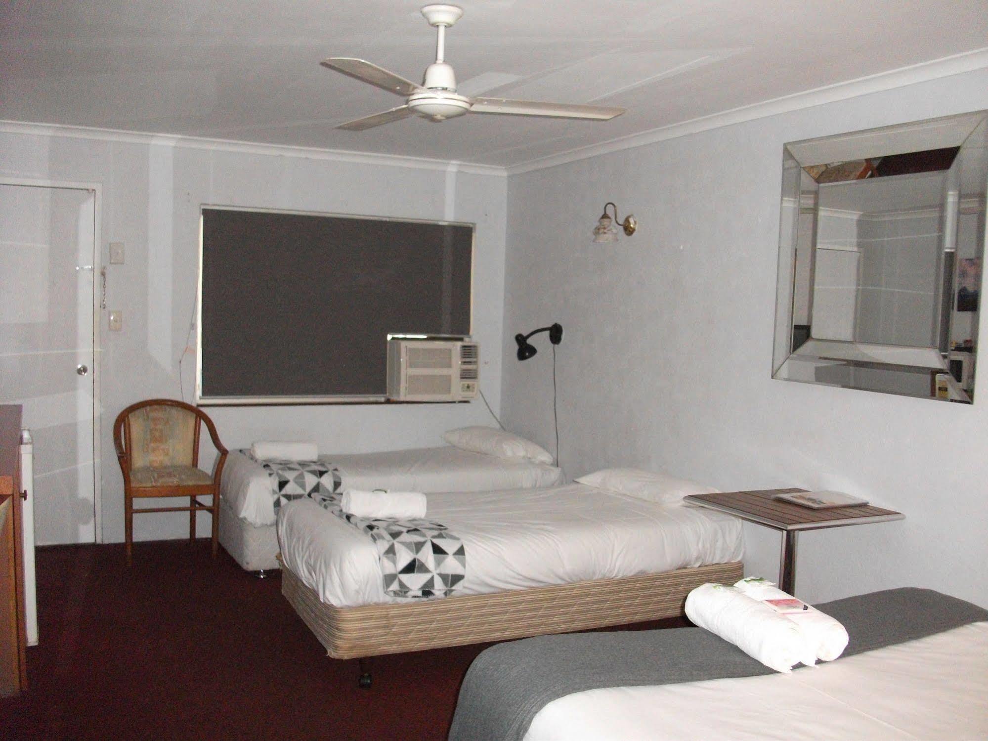 Beerwah Glasshouse Motel Exterior foto