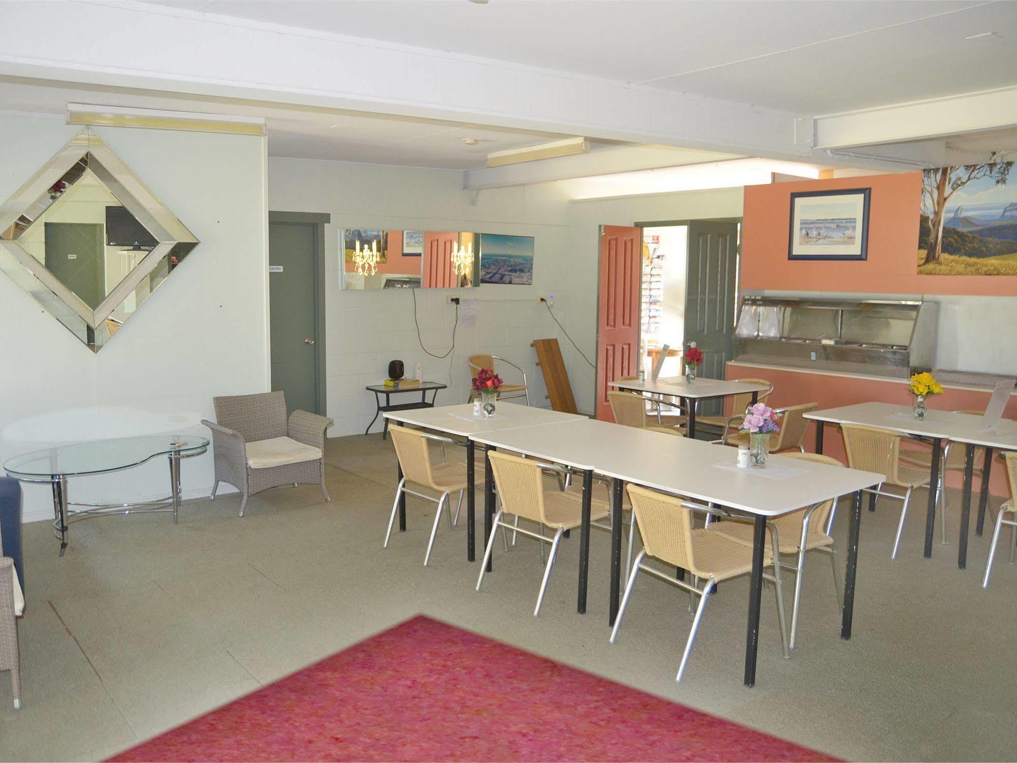 Beerwah Glasshouse Motel Exterior foto