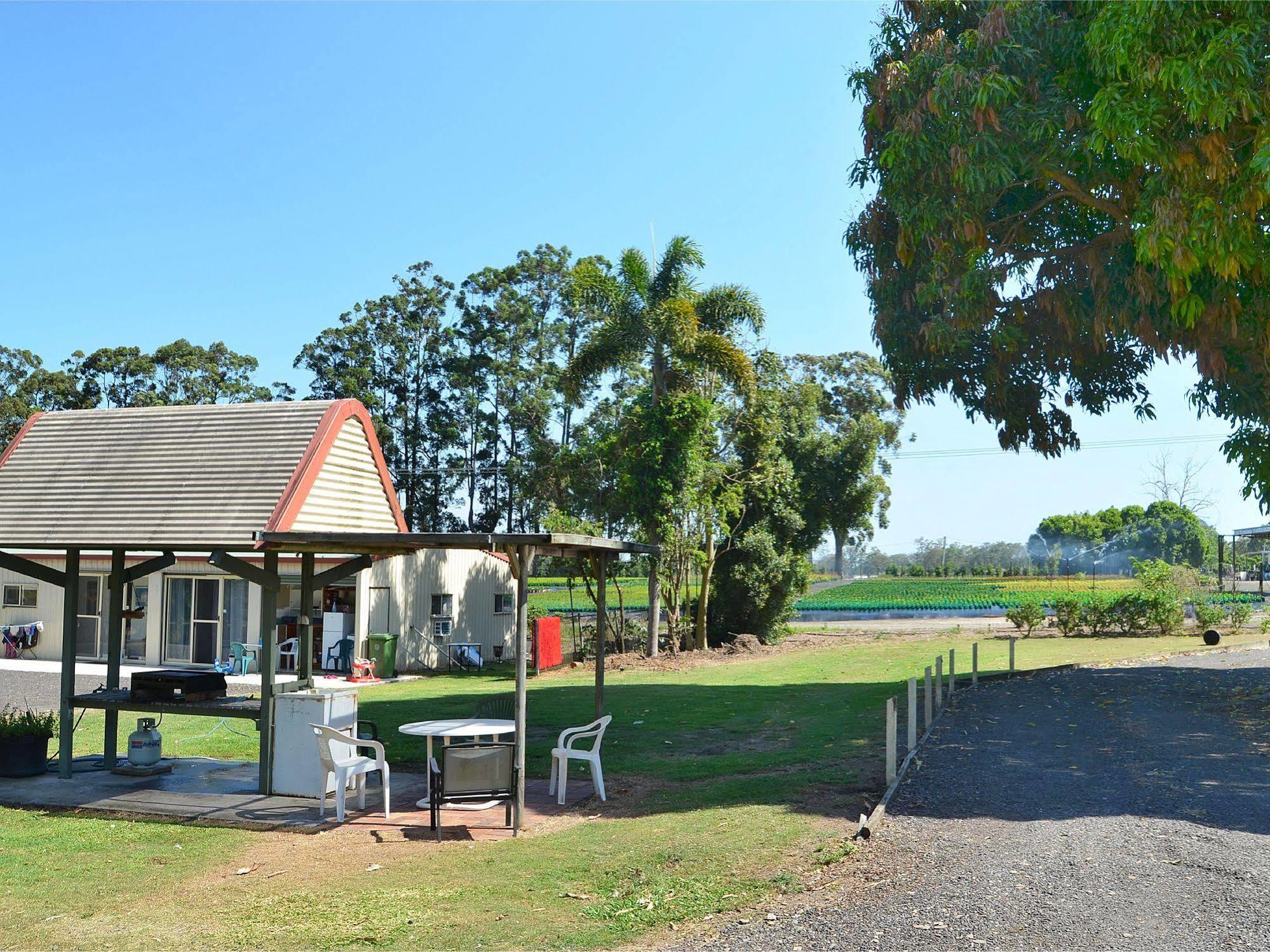 Beerwah Glasshouse Motel Exterior foto