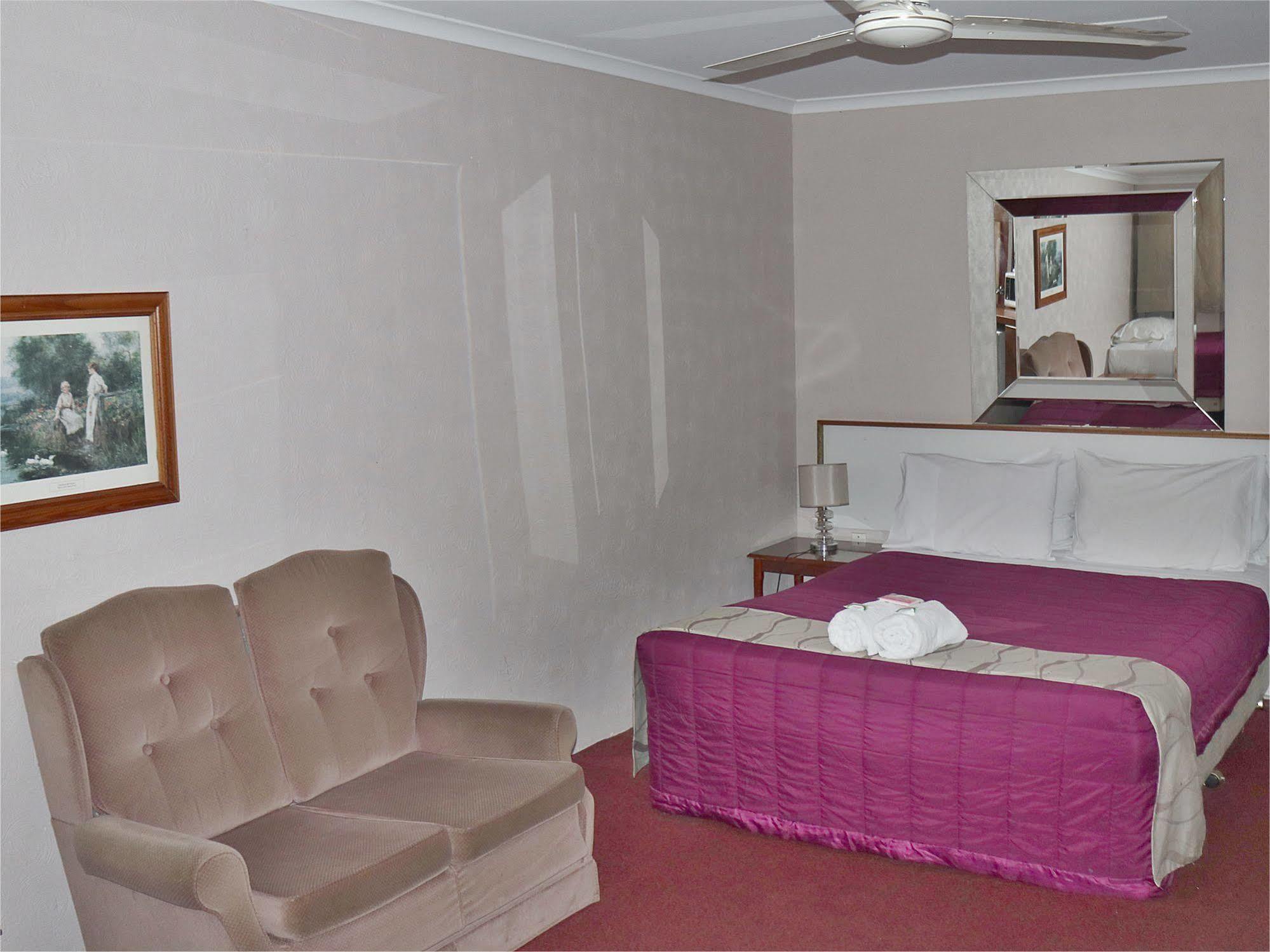 Beerwah Glasshouse Motel Exterior foto