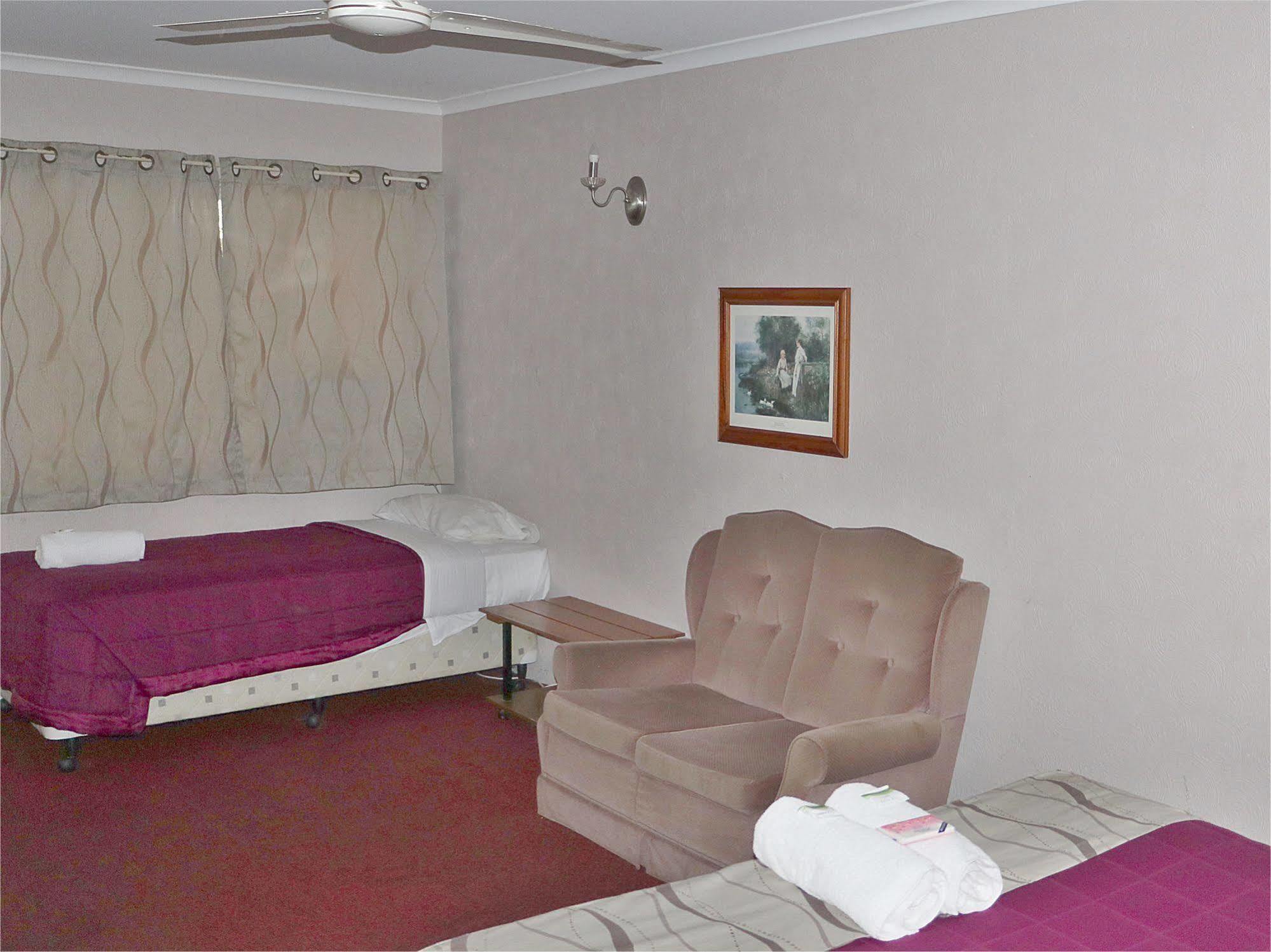 Beerwah Glasshouse Motel Exterior foto