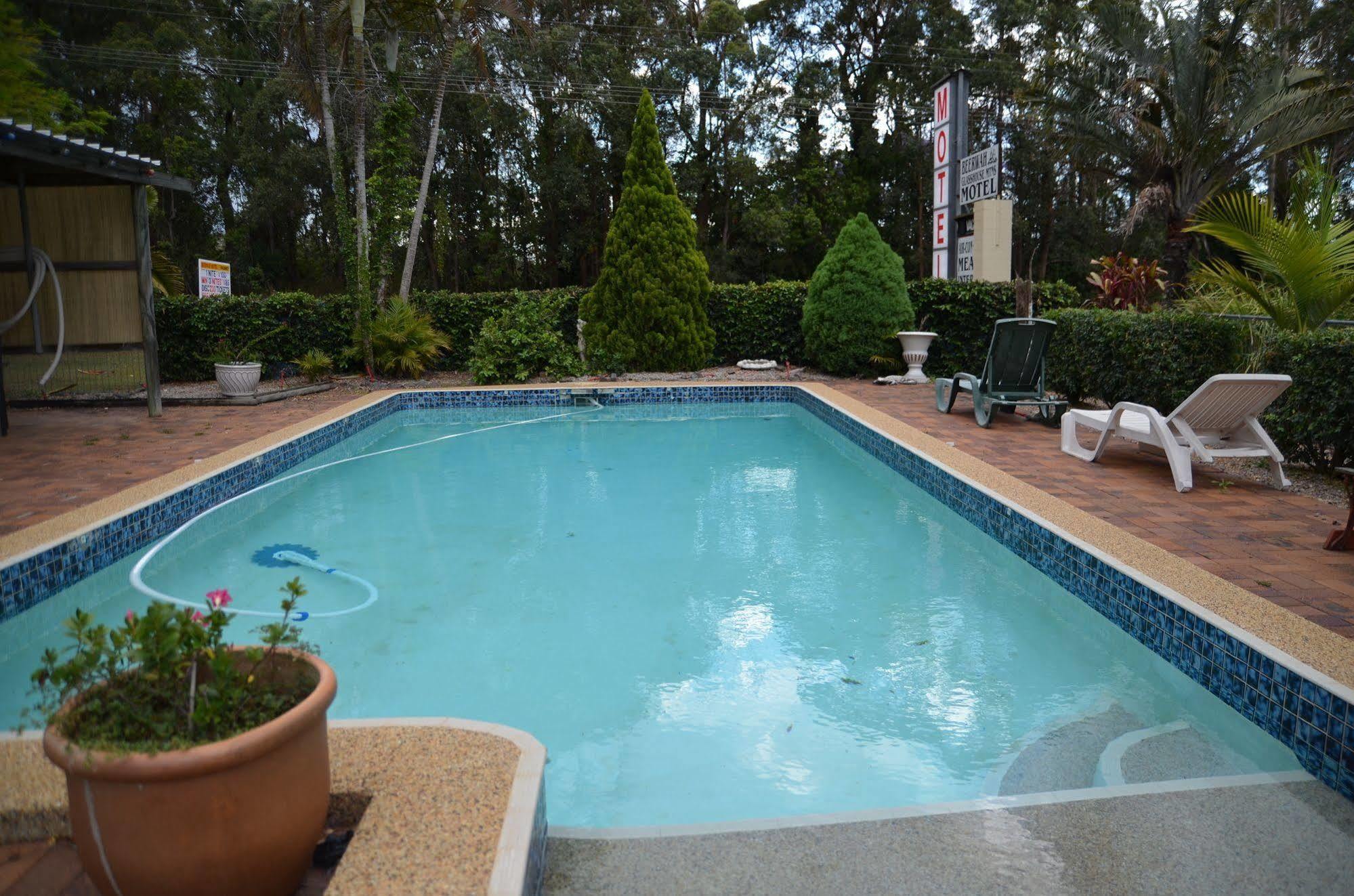 Beerwah Glasshouse Motel Exterior foto