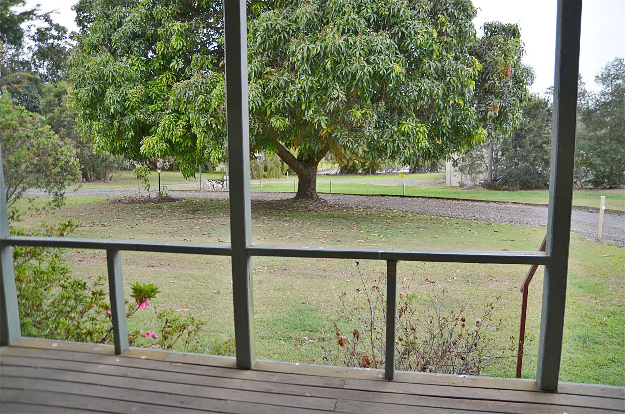 Beerwah Glasshouse Motel Exterior foto